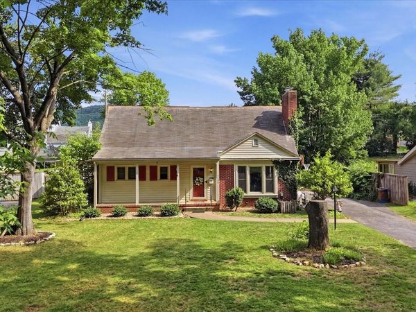1030 WOODROW AVE, WAYNESBORO, VA 22980
