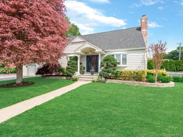 56 Columbine Avenue , Merrick, NY 11566
