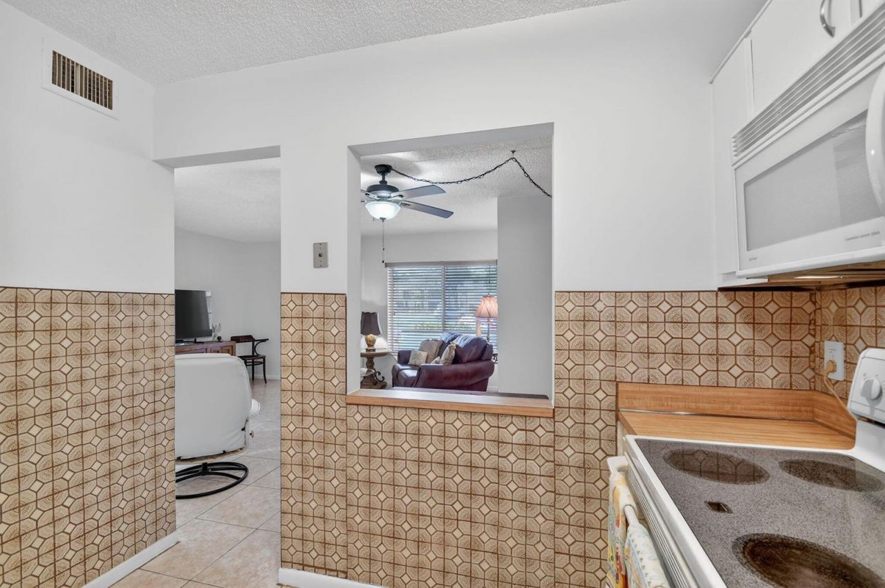 342 Pine Ridge Circle , Unit D-1, Lake Worth, FL 33463 Photo