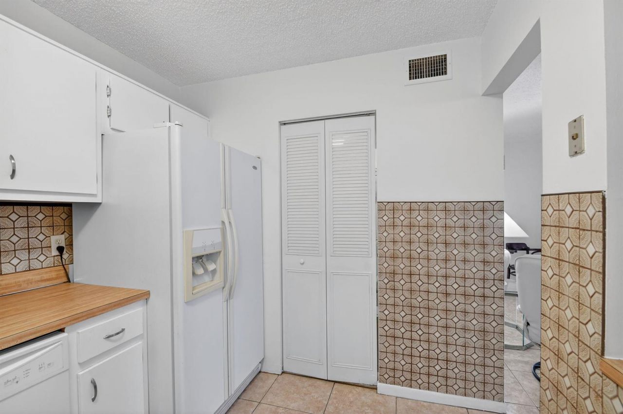 342 Pine Ridge Circle , Unit D-1, Lake Worth, FL 33463 Photo