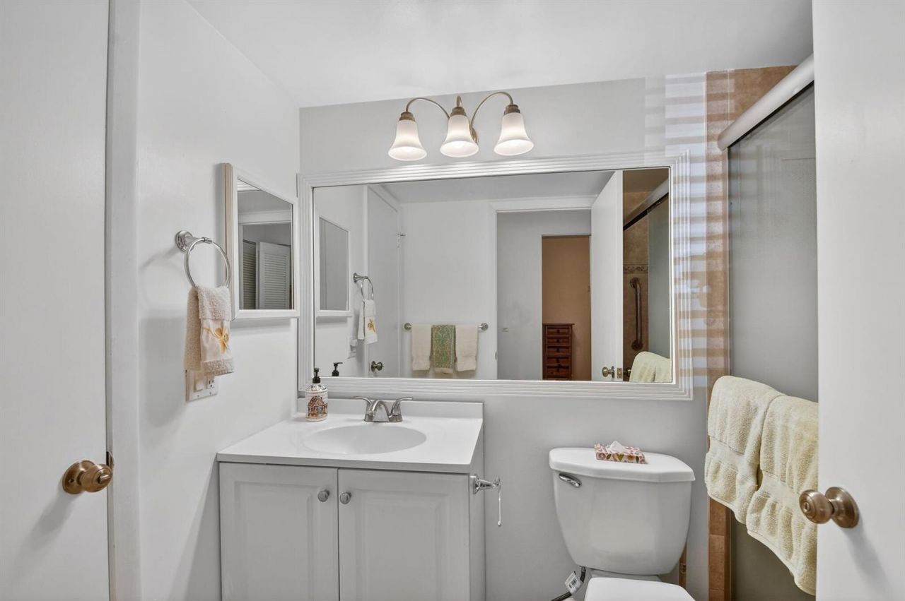 342 Pine Ridge Circle , Unit D-1, Lake Worth, FL 33463 Photo