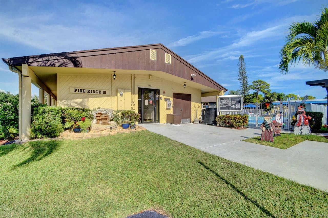 342 Pine Ridge Circle , Unit D-1, Lake Worth, FL 33463 Photo