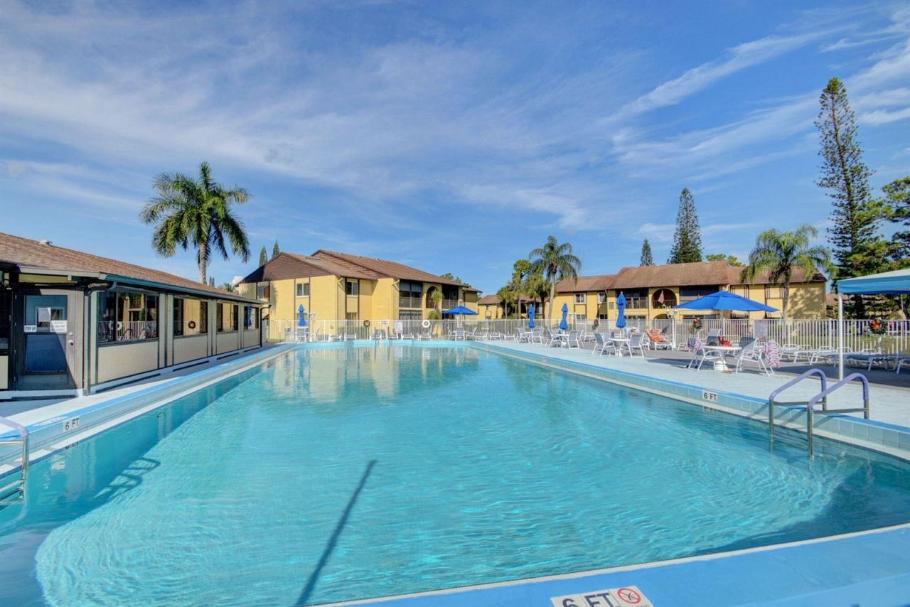342 Pine Ridge Circle , Unit D-1, Lake Worth, FL 33463 Photo