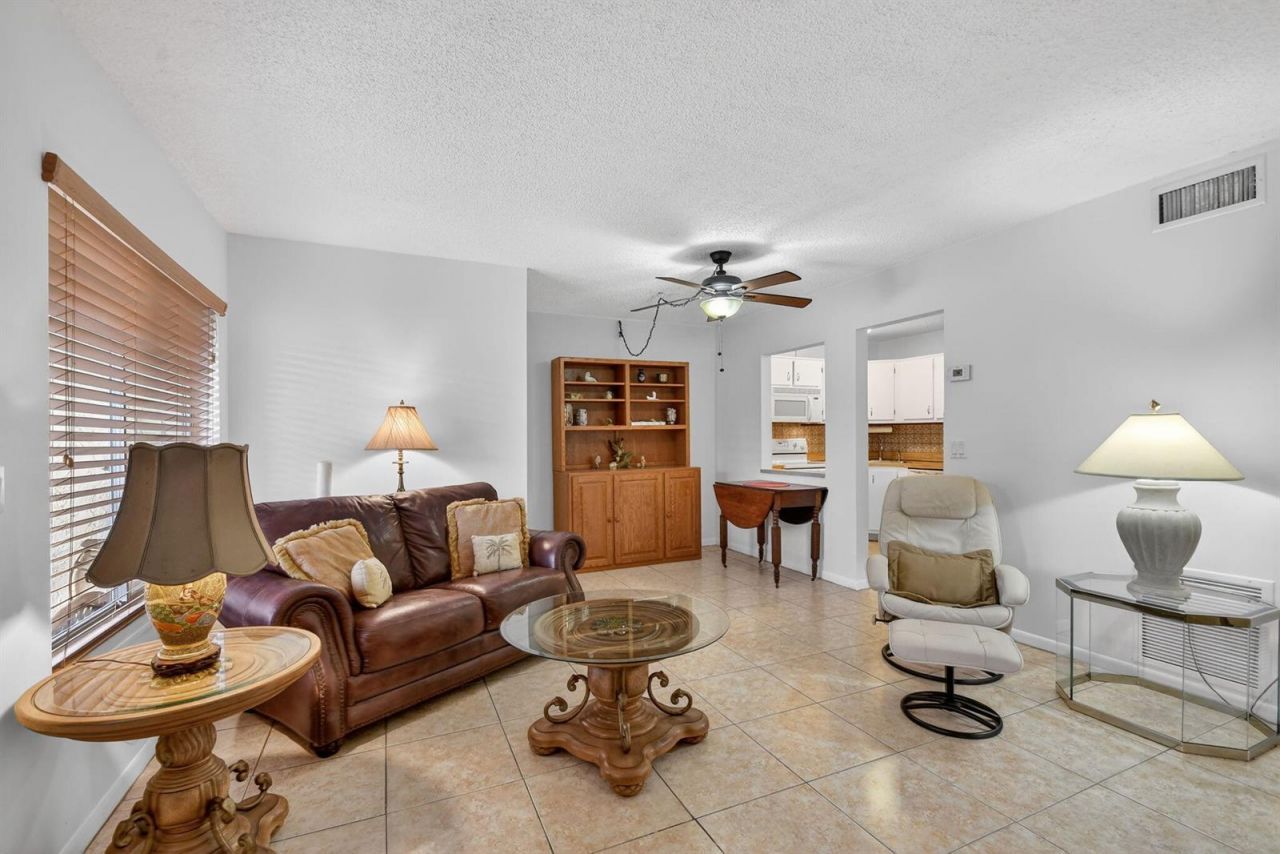 342 Pine Ridge Circle , Unit D-1, Lake Worth, FL 33463 Photo