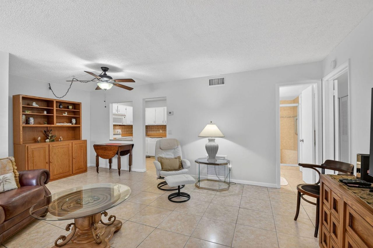 342 Pine Ridge Circle , Unit D-1, Lake Worth, FL 33463 Photo