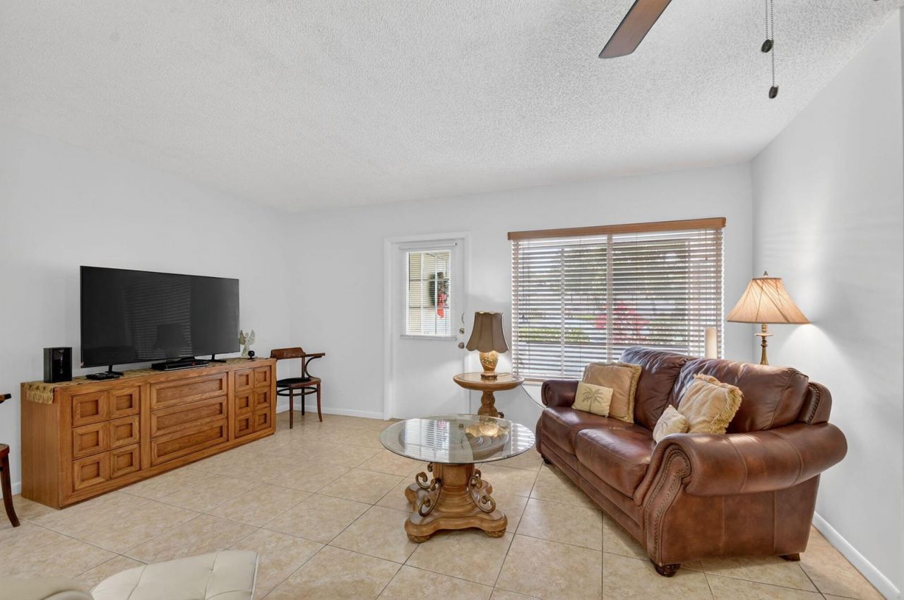 342 Pine Ridge Circle , Unit D-1, Lake Worth, FL 33463 Photo