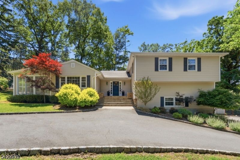12 Wildwood Dr, North Caldwell, NJ 07006 Main Photo