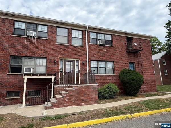 51 Essex H, MAYWOOD, NJ 07607