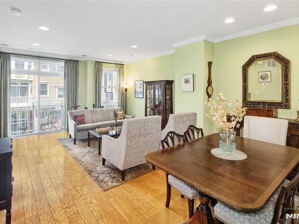 377 Kingston Court, WEST NEW YORK, NJ 07093