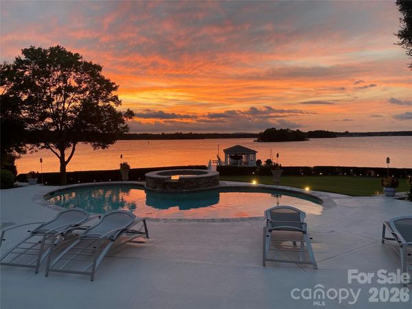2477 Peninsula Shores Court, Denver, NC 28037