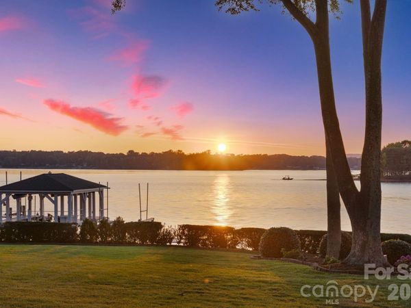 2477 Peninsula Shores Court, Denver, NC 28037