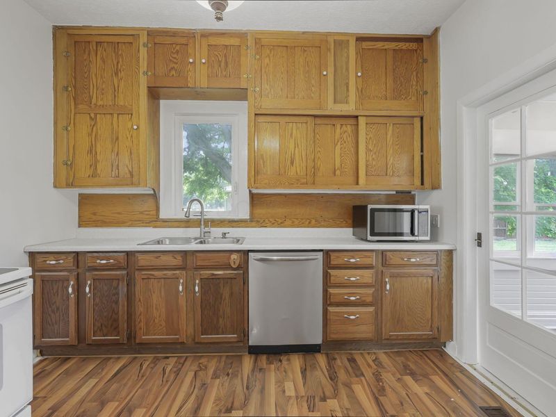 351 N Clayton Street , Centerburg, OH 43011 Photo 9