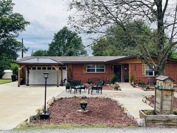 1019 N Pine Street , Marshfield, MO 65706
