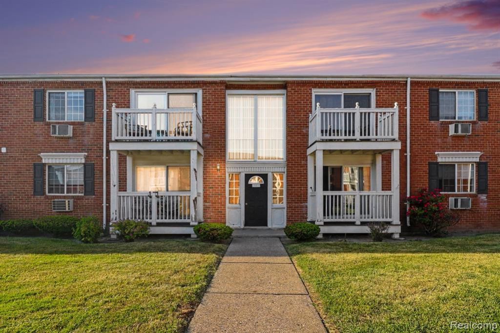 2440 Parmenter Boulevard, Unit 204, Royal Oak, Mi 48073 Main Photo