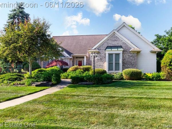 1459 Almond Drive, Troy, MI 48098