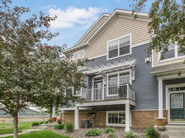 1691 Village Trail E, Unit 7, Maplewood, MN 55109