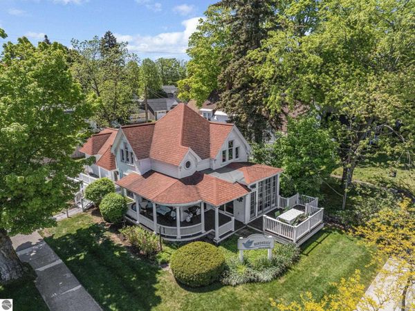 601 Front W, Traverse City, MI 49684