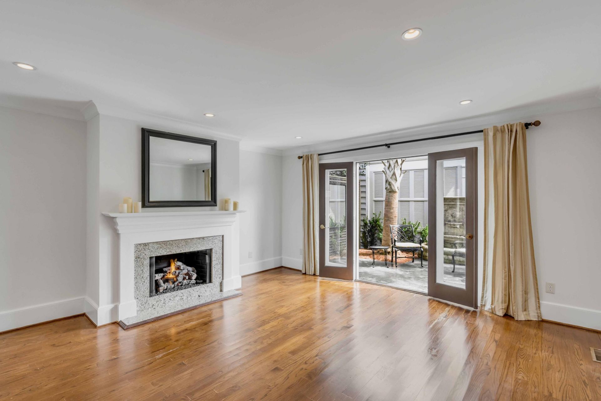 16 Logan Street Photo 15