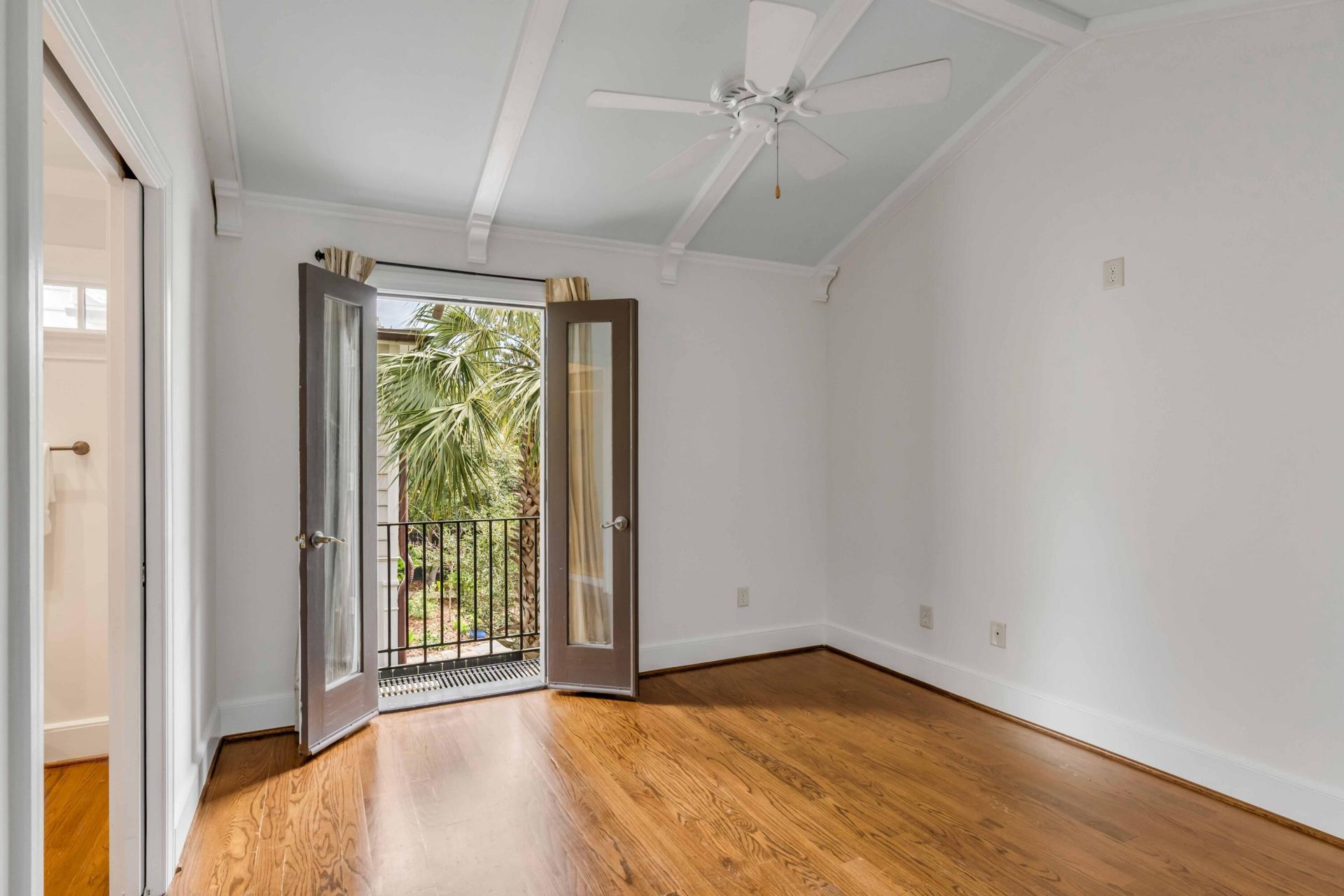 16 Logan Street Photo 25