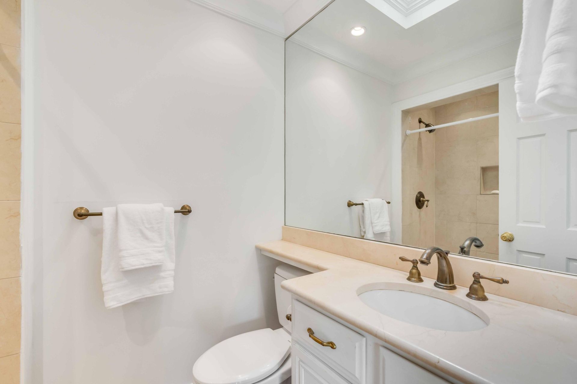 16 Logan Street Photo 34