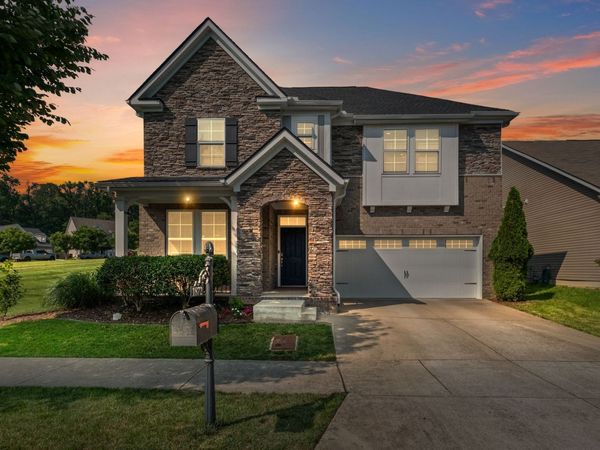 1872 Stonewater Dr , Hermitage, TN 37076