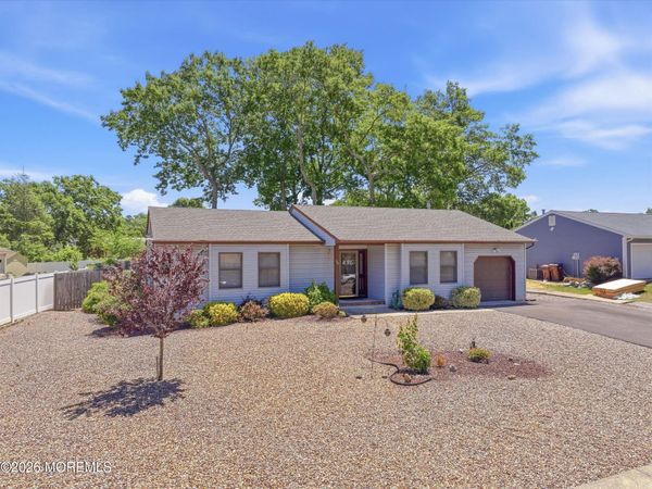 60 Pelican Drive, Bayville, NJ 08721