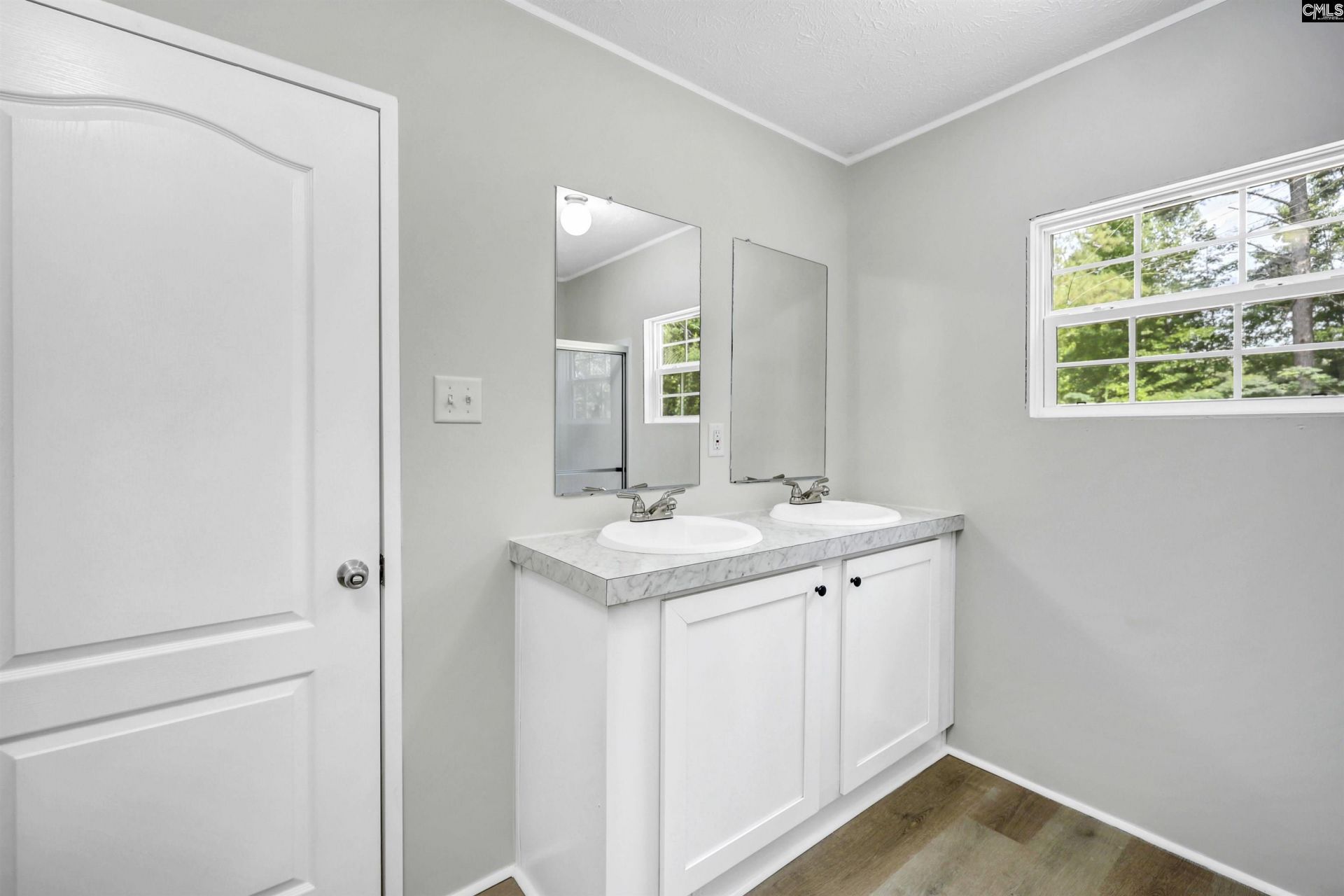 455 W 8th Street  Photo 12