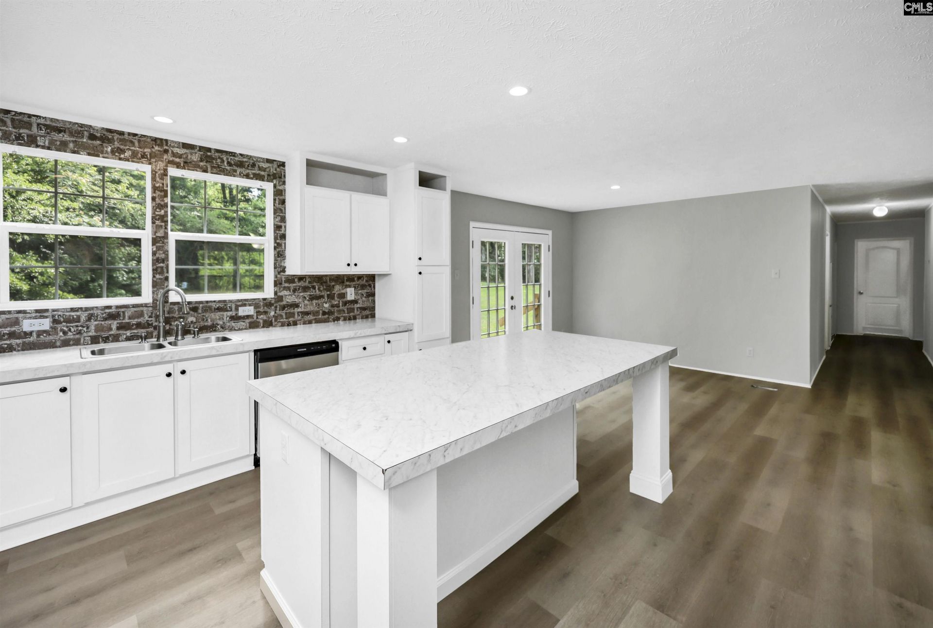 455 W 8th Street  Photo 4
