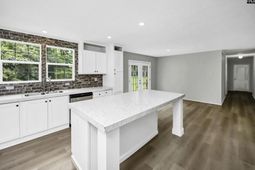 455 W 8th Street  photo 4
