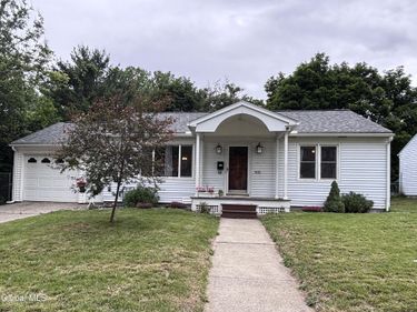 905 3rd Avenue, Troy, NY 12182