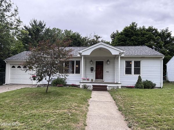 905 3rd Avenue, Troy, NY 12182