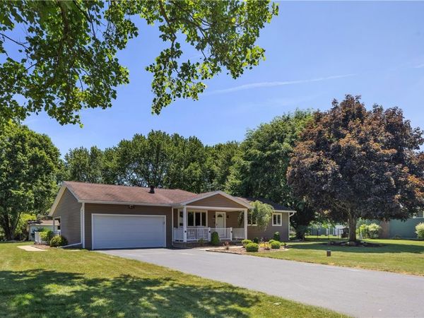16 Aylesworth Way, Grove City, PA 16127