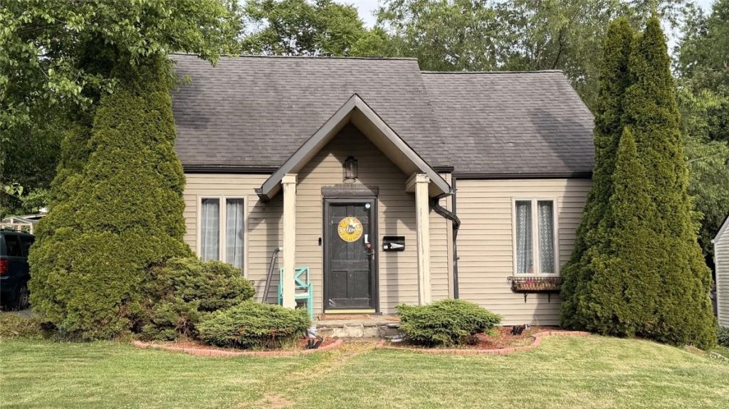 212 Seneca Drive , New Kensington, PA 15068 Main Photo