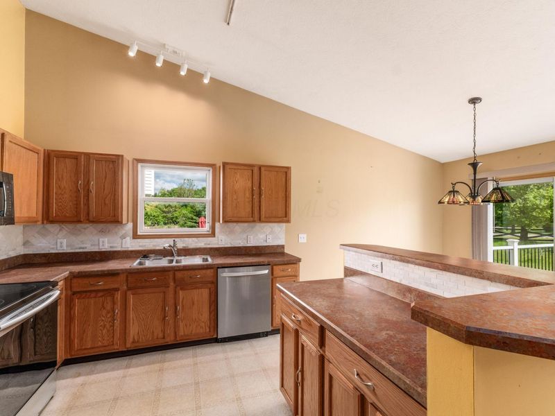 8580 Old Field Birch Drive, Blacklick, OH 43004 Photo 14