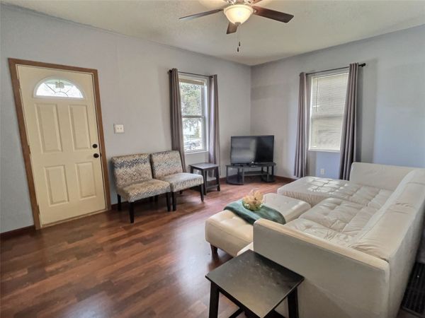 537 8th Avenue , Marion, IA 52302