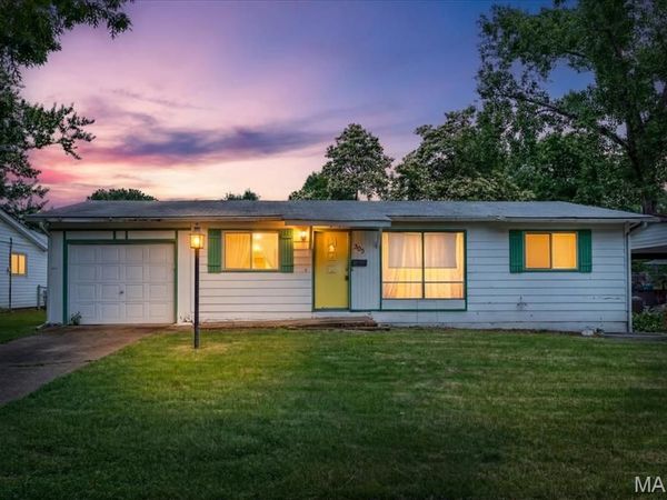 305 Imperial Drive , Hazelwood, MO 63042