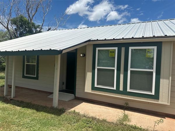 101 Seminole Street , Tye, TX 79563