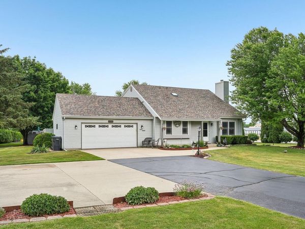 W276S9060 Hidden Lakes DRIVE, Mukwonago, WI 53149