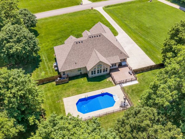 111 Bryton Court , Burns, TN 37029