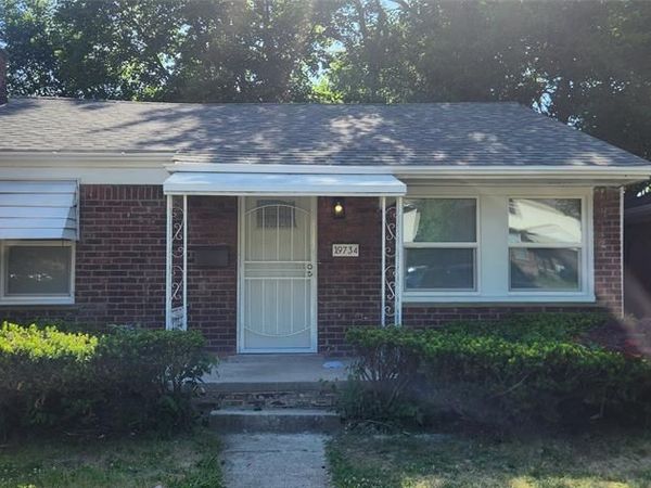 19734 S Lahser Road, Detroit, MI 48219