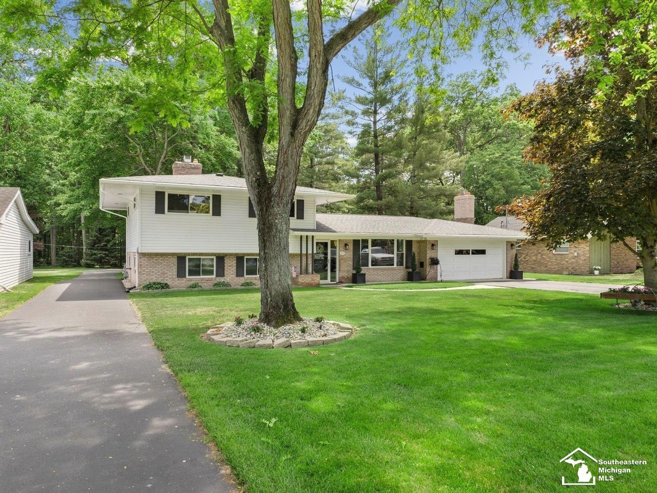 3119 W Dean Road, Lambertville, MI 48144 Main Photo
