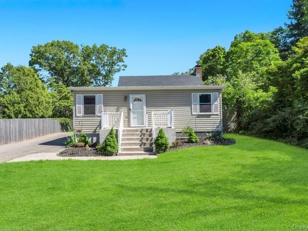 18 Richmond Hill Road , Sound Beach, NY 11789