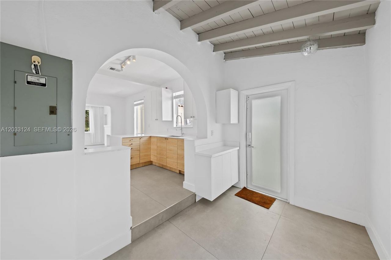 565 NW 44th St , Miami, FL 33127 Photo