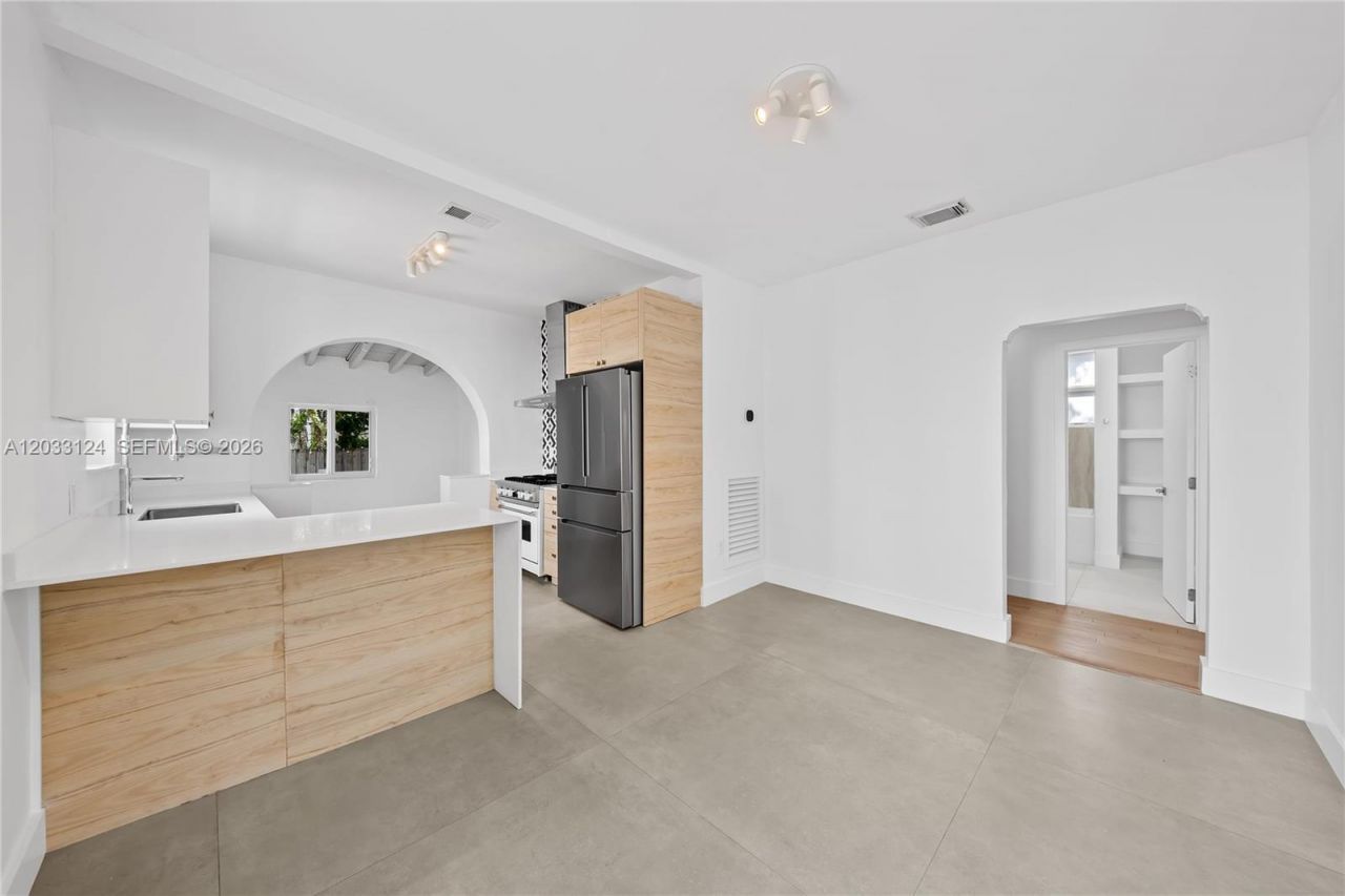 565 NW 44th St , Miami, FL 33127 Photo