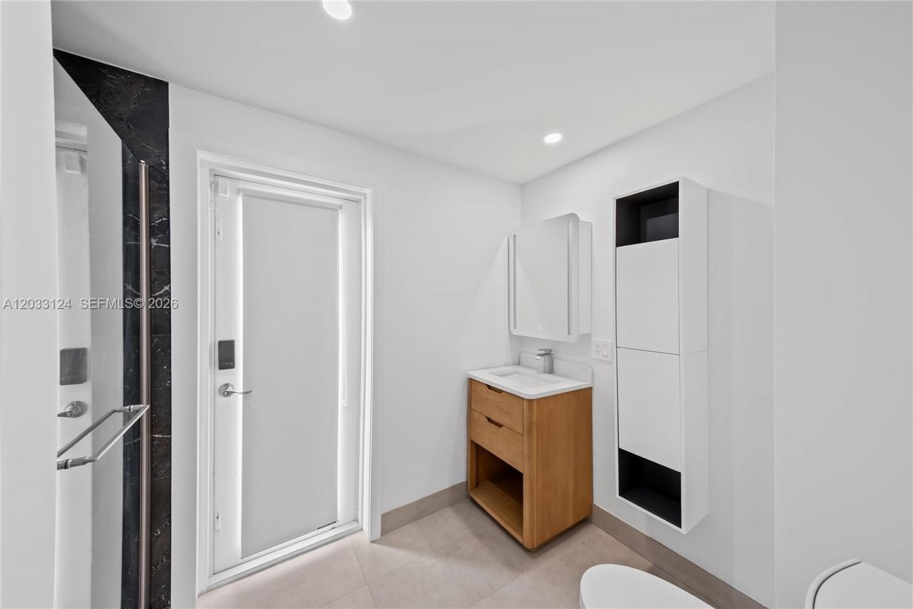 565 NW 44th St , Miami, FL 33127 Photo