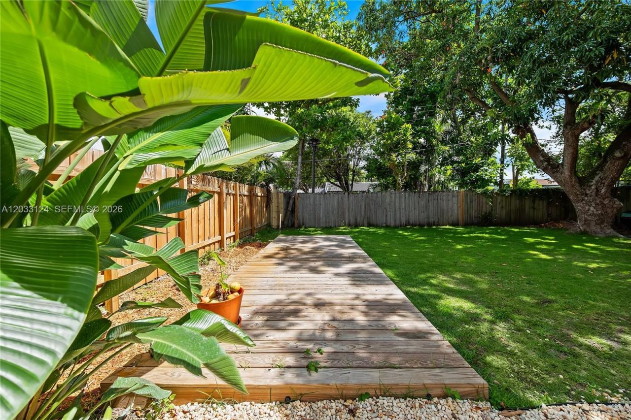 565 NW 44th St , Miami, FL 33127 Photo