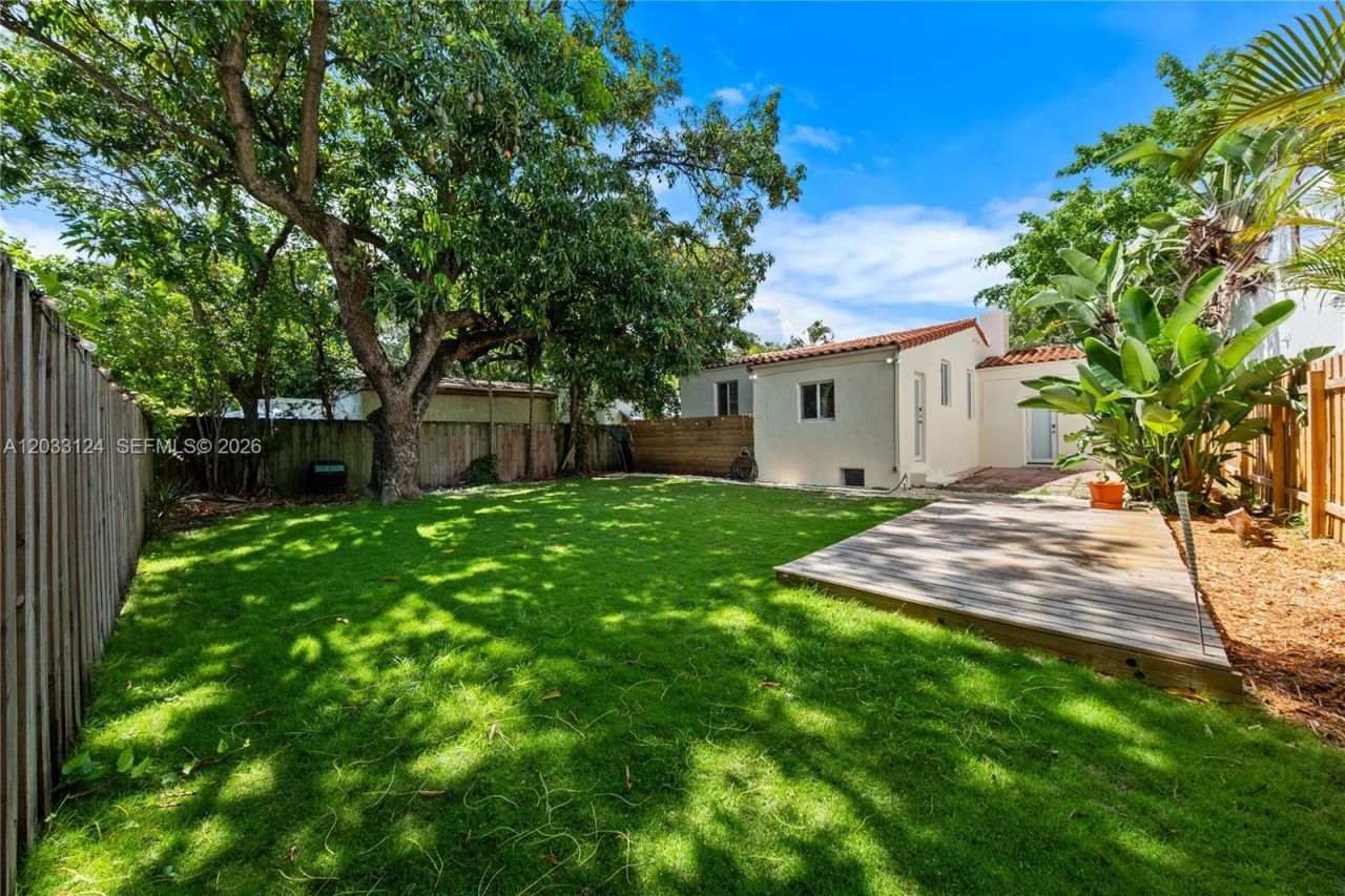 565 NW 44th St , Miami, FL 33127 Photo