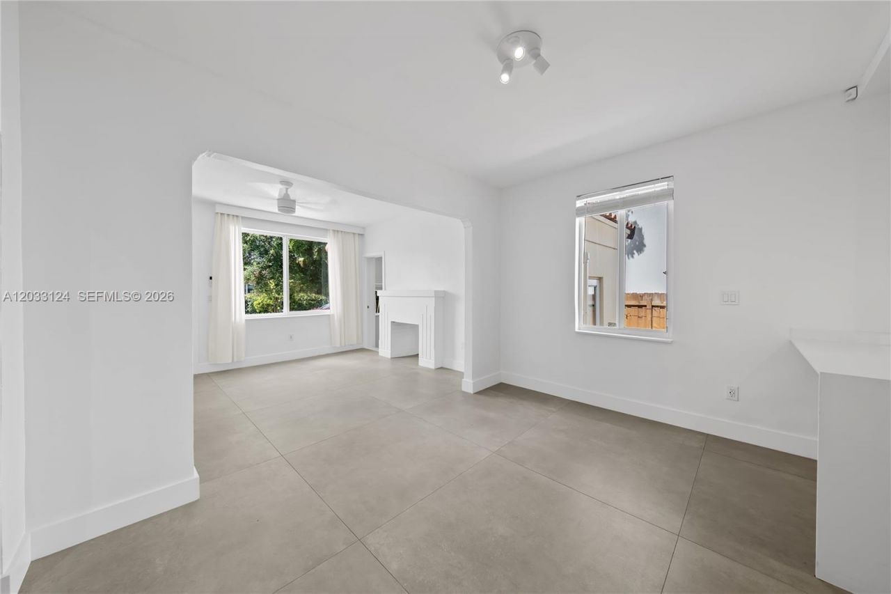 565 NW 44th St , Miami, FL 33127 Photo