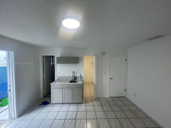 1717 NW 16th St , Unit B, Miami, FL 33125