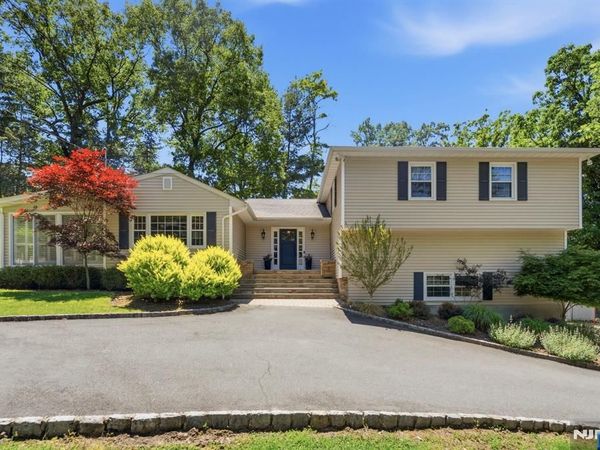 12 Wildwood Drive, NORTH CALDWELL, NJ 07006